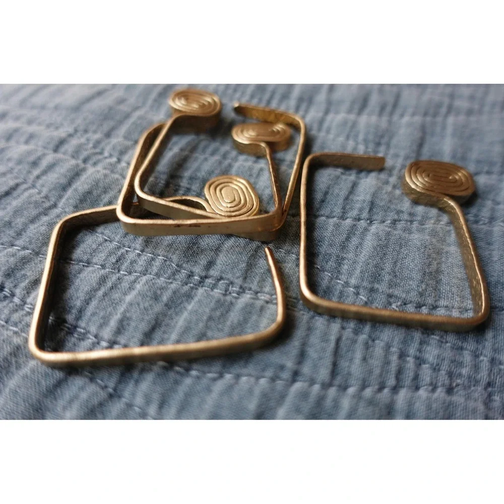 set‎ of 4 Vintage napkin rings metal brass with swirl rectangular design